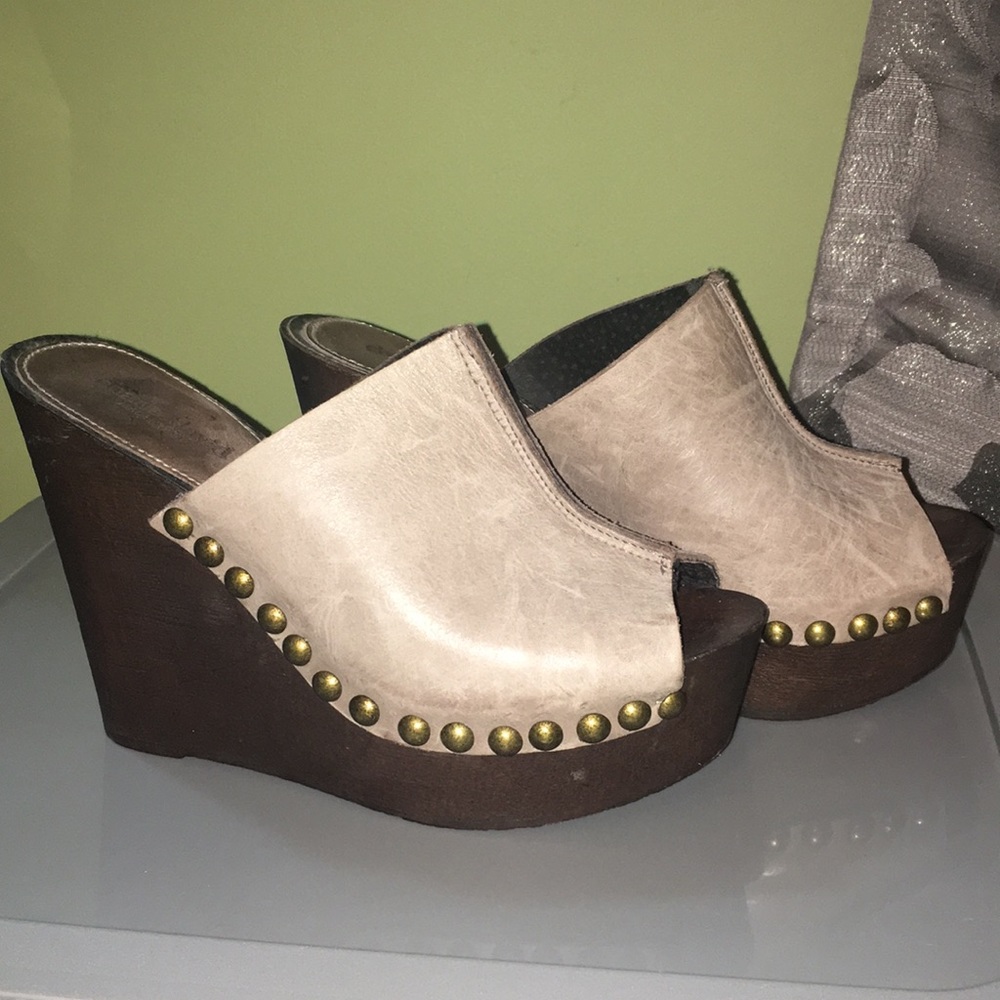 **Charles David clog
